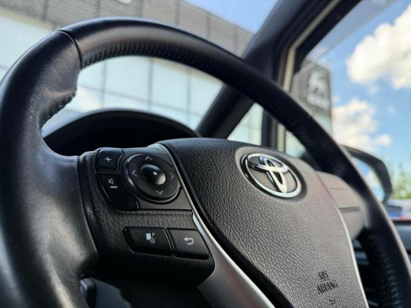 Toyota Noah III (R80) Рестайлинг с пробегом 2019 года, цена 2 999 000 рублей, 94163 км, минивэн, Автокод Объявления