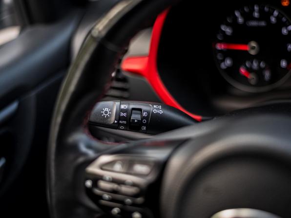 Kia Rio IV Рестайлинг с пробегом 2021 года, цена 1 670 000 рублей, 80541 км, хэтчбек, Автокод Объявления