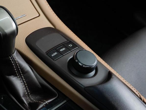 Lexus ES VI Рестайлинг с пробегом 2018 года, цена 2 999 000 рублей, 120737 км, седан, Автокод Объявления
