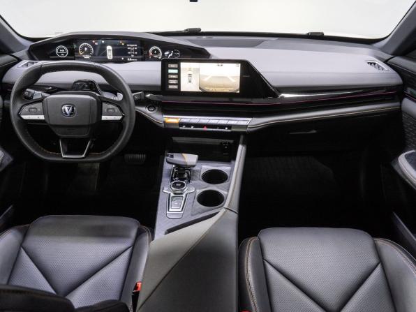 Changan UNI-V I с пробегом 2023 года, цена 2 499 000 рублей, 27844 км, лифтбек, Автокод Объявления