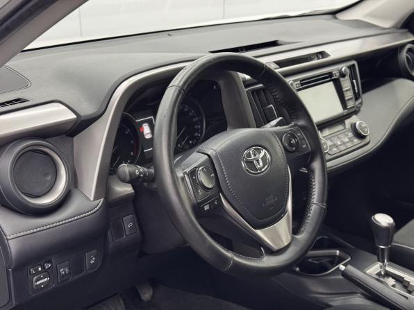 Toyota RAV4 IV (XA40) Рестайлинг с пробегом 2016 года, цена 2 099 000 рублей, 139384 км, внедорожник, Автокод Объявления