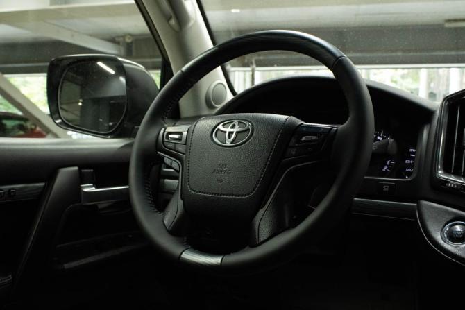 Toyota Land Cruiser 200 Series Рестайлинг 2 с пробегом 2015 года, цена 4 789 000 рублей, 324353 км, внедорожник, Автокод Объявления