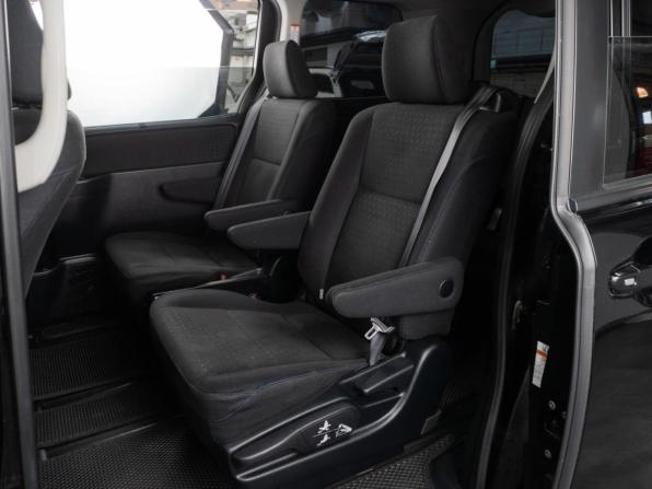 Toyota Voxy III (R80) с пробегом 2015 года, цена 1 749 000 рублей, 183459 км, минивэн, Автокод Объявления