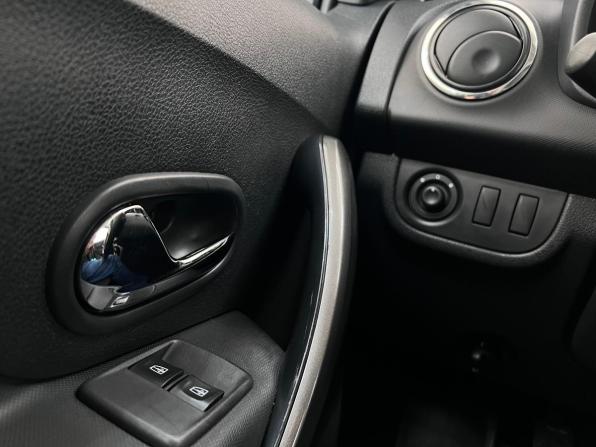 Renault Sandero II Рестайлинг с пробегом 2019 года, цена 1 130 000 рублей, 98200 км, хэтчбек, Автокод Объявления