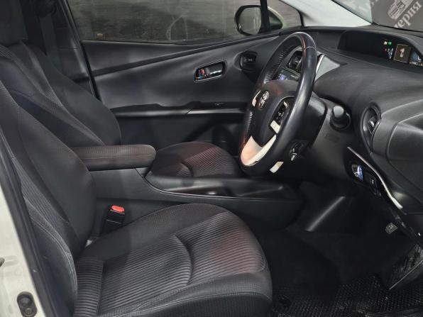 Toyota Prius IV (XW50) с пробегом 2016 года, цена 1 800 000 рублей, 171800 км, лифтбек, Автокод Объявления