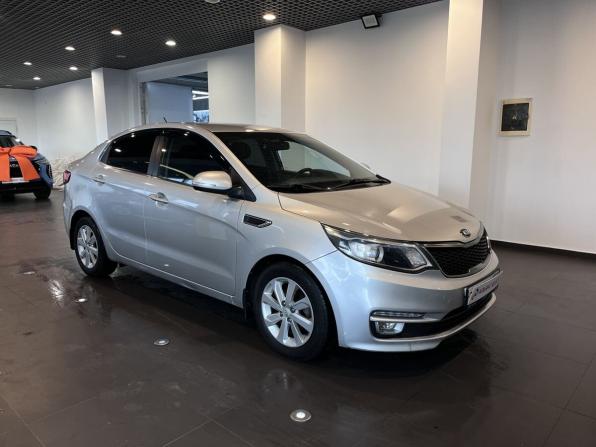 Kia Rio III Рестайлинг с пробегом 2016 года, цена 940 000 рублей, 255627 км, седан, Автокод Объявления