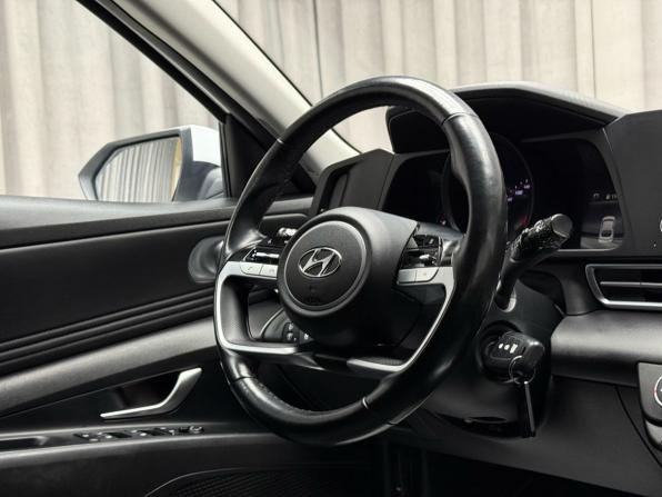 Hyundai Elantra VII (CN7) с пробегом 2022 года, цена 2 049 000 рублей, 56000 км, седан, Автокод Объявления