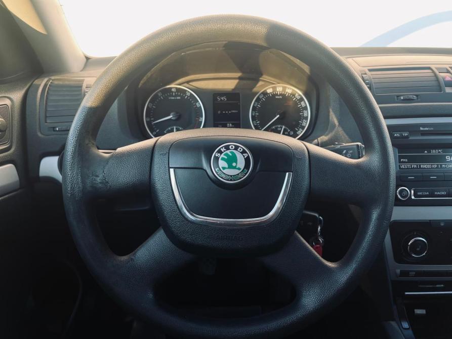 Skoda Octavia II (A5) Рестайлинг Санкт-Петербург  - изображение 19