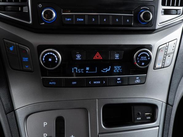 Hyundai H-1 II Рестайлинг с пробегом 2018 года, цена 2 699 000 рублей, 120312 км, минивэн, Автокод Объявления