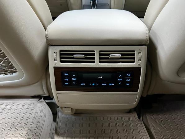 Toyota Land Cruiser 200 Series Рестайлинг 2 с пробегом 2016 года, цена 4 800 000 рублей, 235278 км, внедорожник, Автокод Объявления