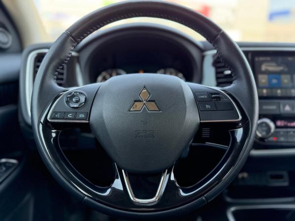Mitsubishi Outlander III Рестайлинг 3 с пробегом 2022 года, цена 2 869 000 рублей, 30207 км, внедорожник, Автокод Объявления