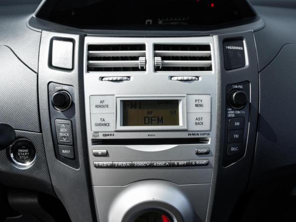 Toyota Yaris II с пробегом 2006 года, цена 776 000 рублей, 135947 км, хэтчбек, Автокод Объявления