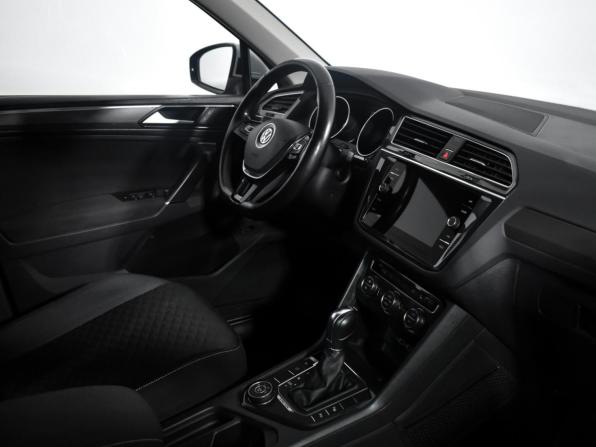 Volkswagen Tiguan II с пробегом 2018 года, цена 2 249 900 рублей, 156417 км, внедорожник, Автокод Объявления