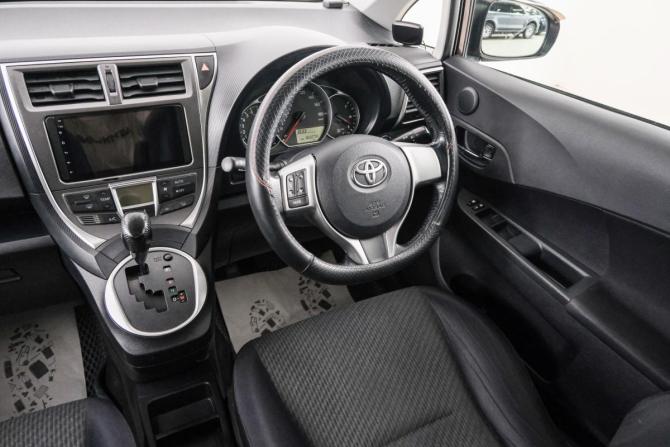 Toyota Ractis II с пробегом 2011 года, цена 849 000 рублей, 165074 км, хэтчбек, Автокод Объявления