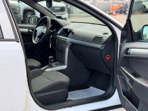 Opel Astra H Рестайлинг с пробегом 2013 года, цена 789 000 рублей, 115130 км, седан, Автокод Объявления