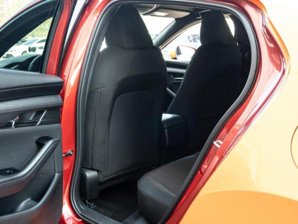 Mazda 3 IV (BP) с пробегом 2019 года, цена 2 130 000 рублей, 93569 км, хэтчбек, Автокод Объявления