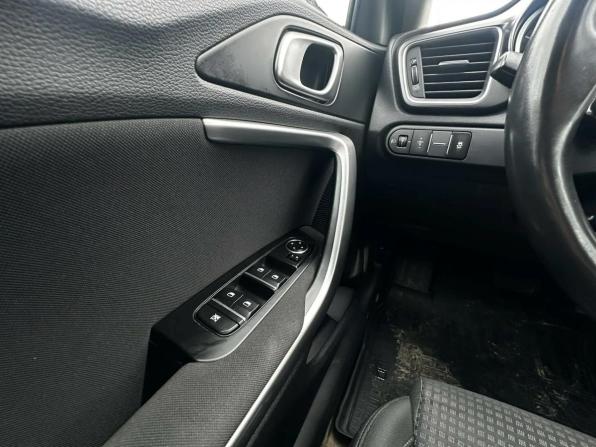 Kia Ceed III с пробегом 2019 года, цена 1 650 000 рублей, 135000 км, универсал, Автокод Объявления