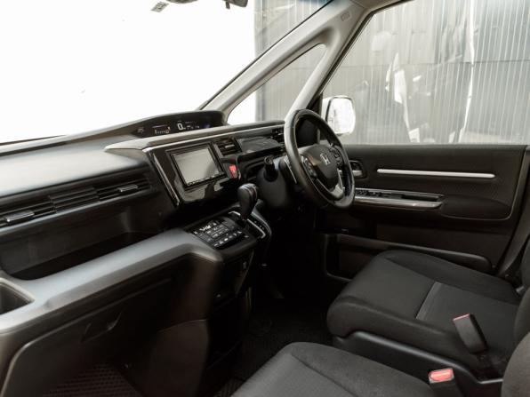 Honda Stepwgn V Рестайлинг с пробегом 2019 года, цена 2 190 000 рублей, 125795 км, минивэн, Автокод Объявления