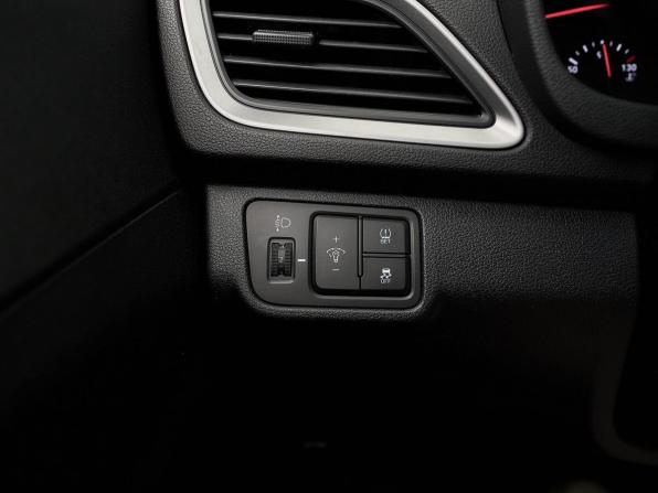 Hyundai Solaris II с пробегом 2017 года, цена 1 118 000 рублей, 137875 км, седан, Автокод Объявления
