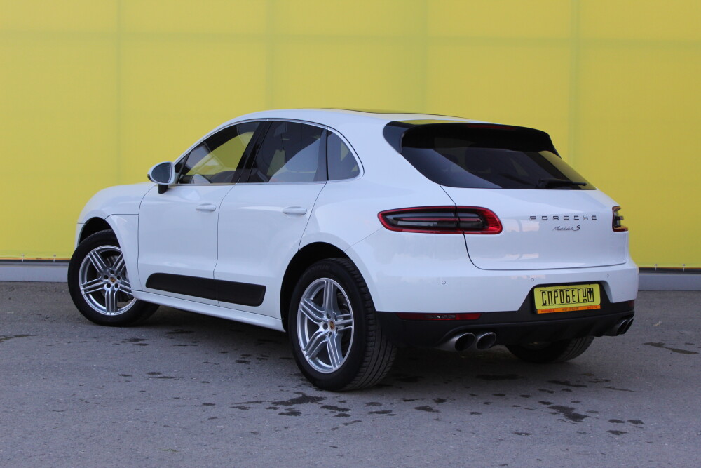 Порше с пробегом. Porsche Macan 2024 Yellow. Porsche Macan 2024 PNG.