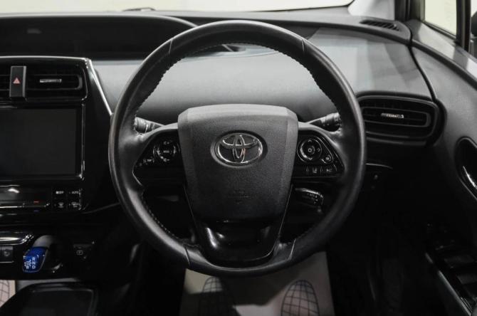 Toyota Prius IV Рестайлинг (XW50) с пробегом 2019 года, цена 1 869 000 рублей, 141000 км, лифтбек, Автокод Объявления