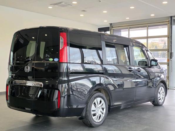 Honda Stepwgn V с пробегом 2016 года, цена 1 799 000 рублей, 141488 км, минивэн, Автокод Объявления