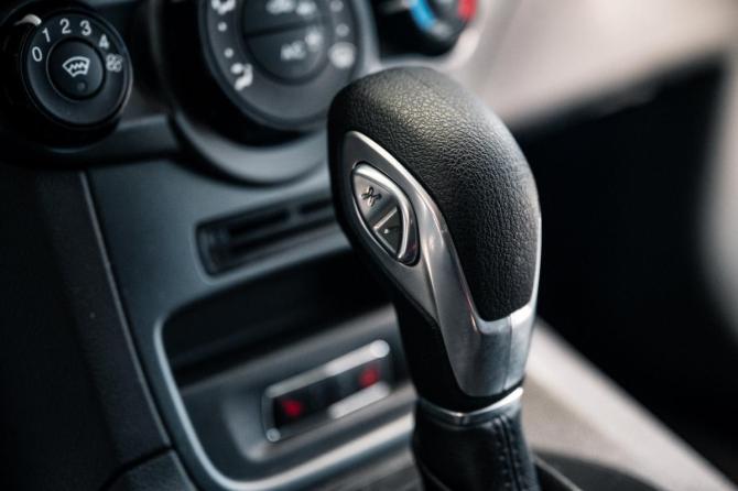 Ford Fiesta Mk6 Рестайлинг с пробегом 2018 года, цена 960 000 рублей, 90700 км, хэтчбек, Автокод Объявления