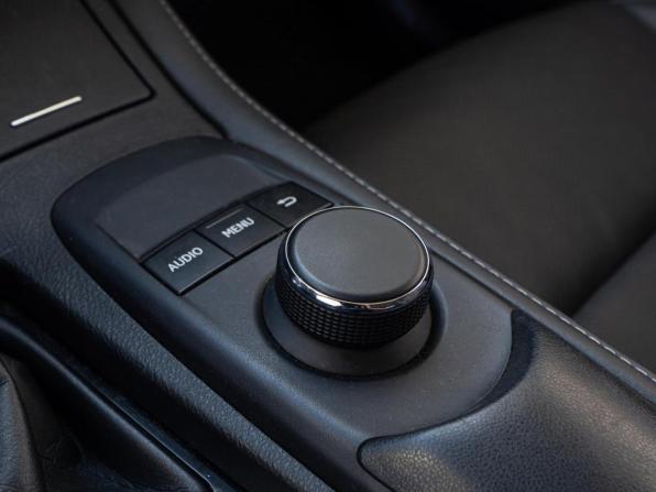Lexus ES VI Рестайлинг с пробегом 2015 года, цена 2 289 000 рублей, 180265 км, седан, Автокод Объявления