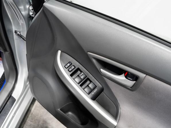 Toyota Prius III (XW30) с пробегом 2010 года, цена 1 100 000 рублей, 188776 км, лифтбек, Автокод Объявления