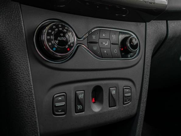 Renault Logan II Рестайлинг с пробегом 2018 года, цена 980 000 рублей, 82156 км, седан, Автокод Объявления