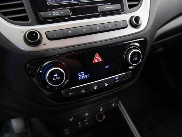Hyundai Solaris II с пробегом 2017 года, цена 1 049 000 рублей, 190031 км, седан, Автокод Объявления