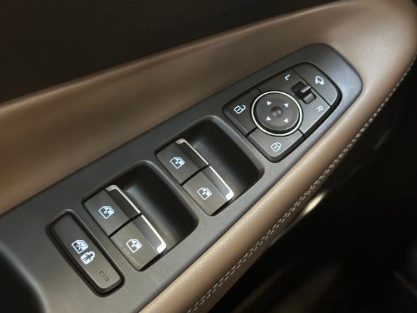Hyundai Santa Fe IV Рестайлинг с пробегом 2021 года, цена 3 750 000 рублей, 71122 км, внедорожник, Автокод Объявления