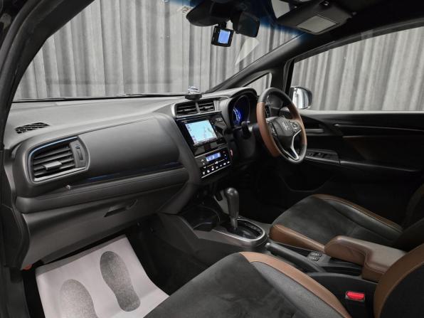Honda Fit III Рестайлинг с пробегом 2019 года, цена 1 100 000 рублей, 127000 км, хэтчбек, Автокод Объявления