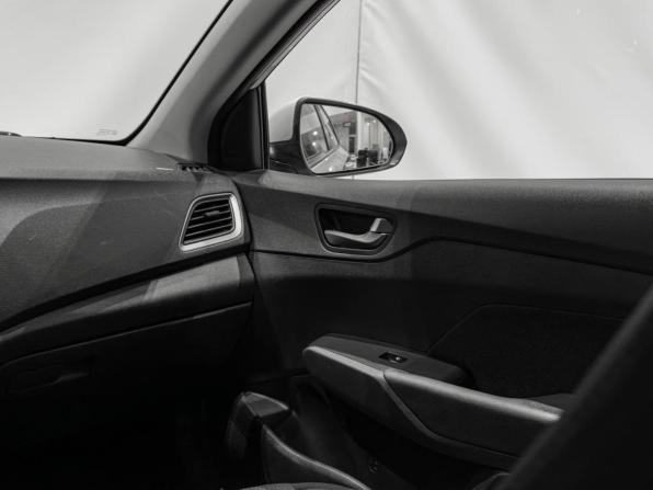 Hyundai Solaris II с пробегом 2018 года, цена 1 350 000 рублей, 161332 км, седан, Автокод Объявления