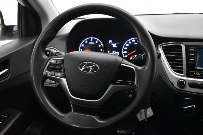 Hyundai Solaris II Рестайлинг с пробегом 2020 года, цена 895 000 рублей, 352417 км, седан, Автокод Объявления