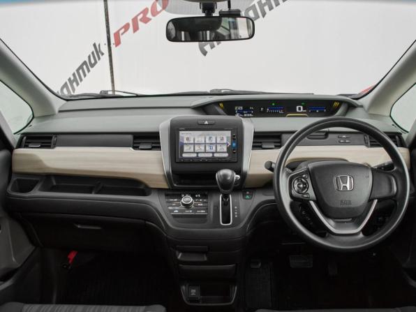 Honda Freed II с пробегом 2017 года, цена 1 495 000 рублей, 87648 км, компактвэн, Автокод Объявления