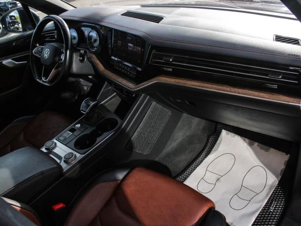 Volkswagen Touareg III с пробегом 2022 года, цена 5 644 900 рублей, 228400 км, внедорожник, Автокод Объявления