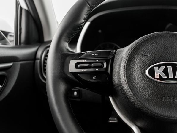 Kia Rio IV Рестайлинг с пробегом 2021 года, цена 1 615 000 рублей, 77500 км, седан, Автокод Объявления