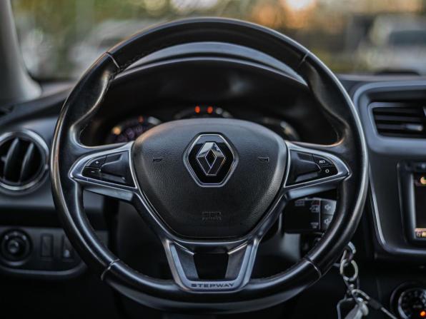 Renault Logan II Рестайлинг с пробегом 2020 года, цена 1 025 000 рублей, 109934 км, седан, Автокод Объявления