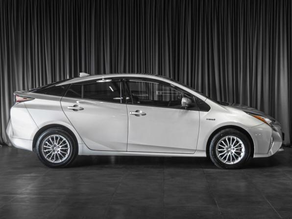 Toyota Prius IV (XW50) с пробегом 2016 года, цена 1 749 000 рублей, 152370 км, лифтбек, Автокод Объявления
