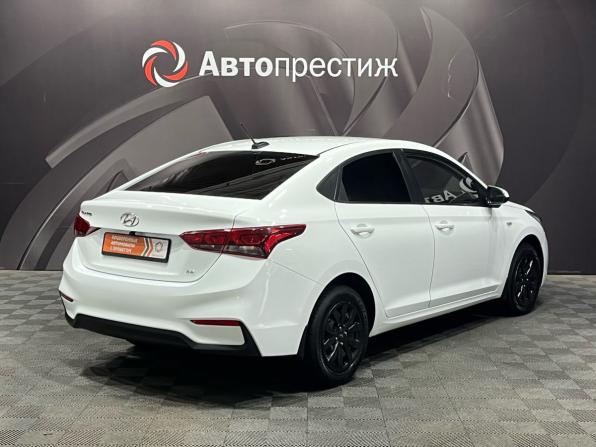 Hyundai Solaris II с пробегом 2017 года, цена 1 140 000 рублей, 148000 км, седан, Автокод Объявления