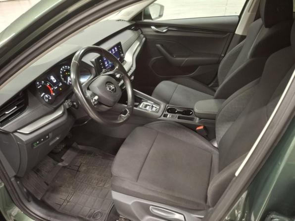Skoda Octavia IV (A8) с пробегом 2021 года, цена 2 420 000 рублей, 91747 км, лифтбек, Автокод Объявления
