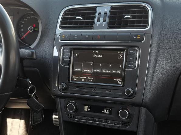 Volkswagen Polo V Рестайлинг с пробегом 2018 года, цена 1 389 000 рублей, 90193 км, седан, Автокод Объявления
