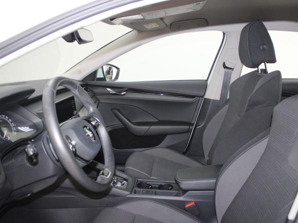 Skoda Octavia IV (A8) с пробегом 2021 года, цена 2 589 900 рублей, 79685 км, лифтбек, Автокод Объявления