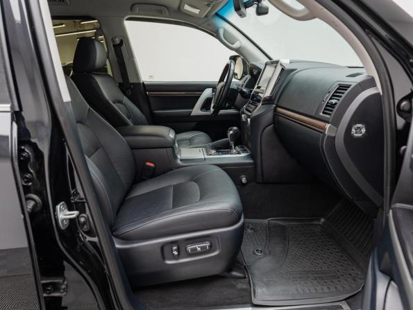 Toyota Land Cruiser 200 Series Рестайлинг 2 с пробегом 2020 года, цена 6 990 000 рублей, 128869 км, внедорожник, Автокод Объявления