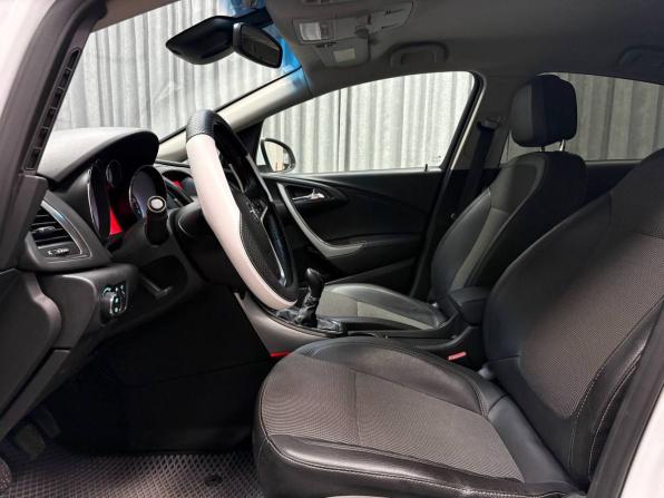 Opel Astra J с пробегом 2011 года, цена 599 000 рублей, 195596 км, хэтчбек, Автокод Объявления