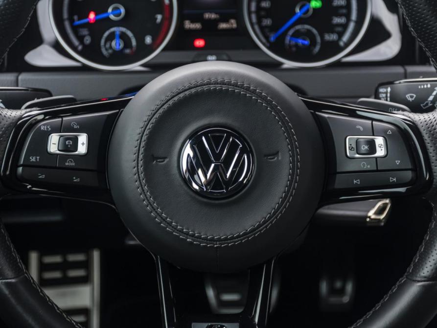 Volkswagen Golf R VII Рестайлинг Москва  - изображение 12