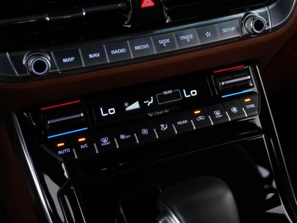 Kia Mohave I Рестайлинг 2 с пробегом 2022 года, цена 5 749 077 рублей, 56247 км, внедорожник, Автокод Объявления