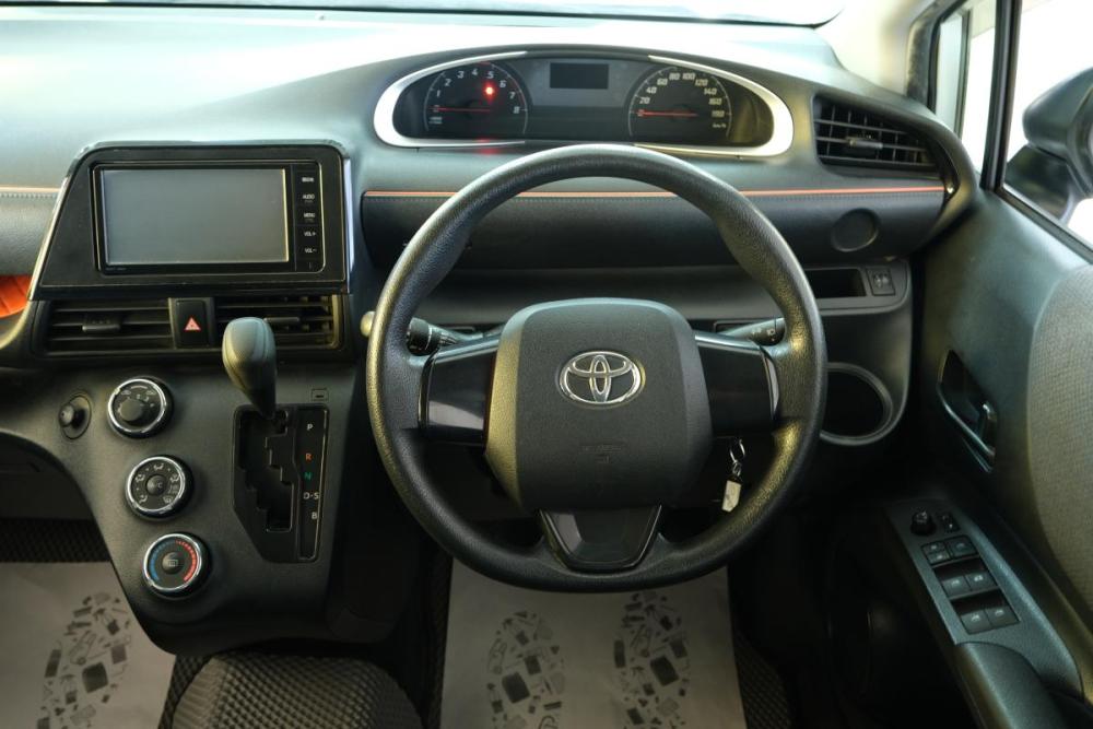 Toyota Sienta II Омск  - изображение 10