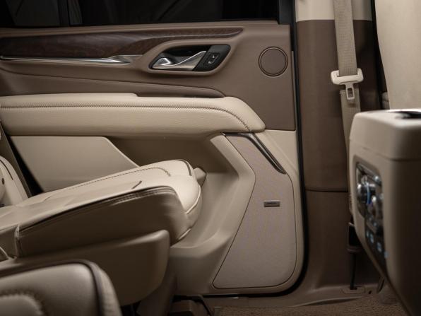 GMC Yukon V с пробегом 2023 года, цена 9 650 000 рублей, 76134 км, внедорожник, Автокод Объявления